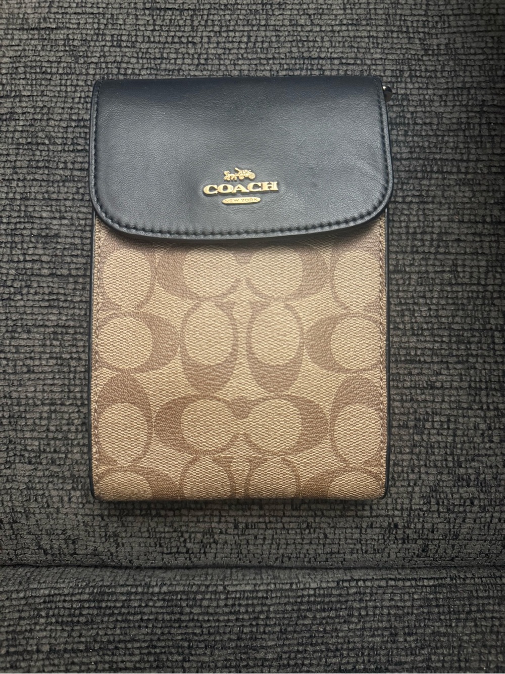 Coach Two-Tone Signature Canvas Phone Pouch - Tan & Black